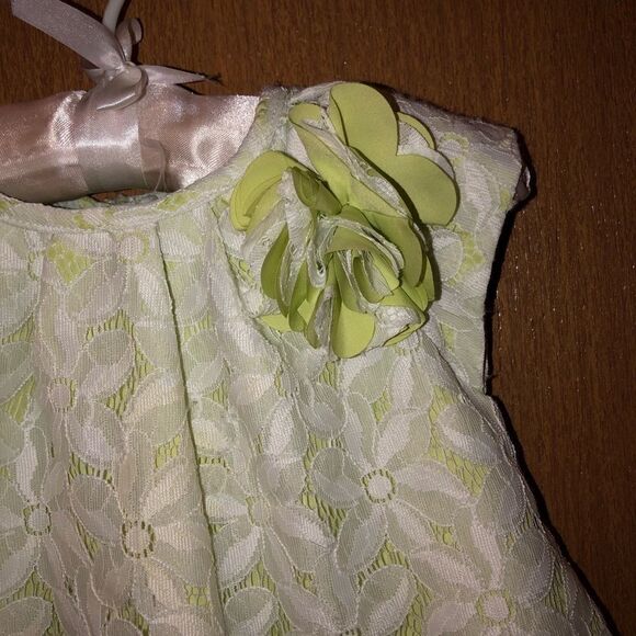 Marmellata sleeveless top. Green with white floral lace flower on shoulder 18 mo - Picture 3 of 9